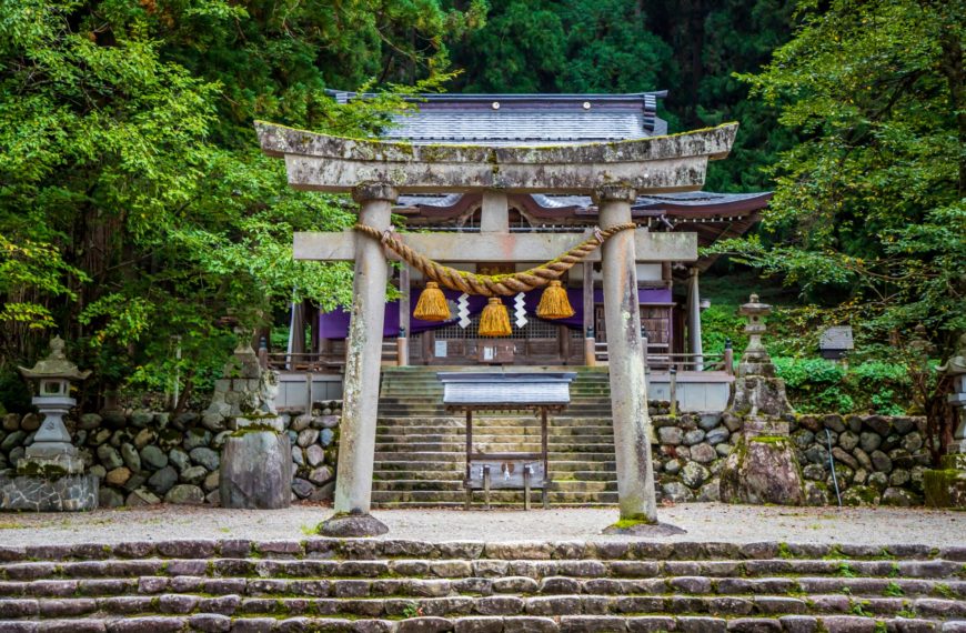 『ひぐらしのなく頃に』聖地巡礼ガイド｜白川郷でアニメの舞台を歩く