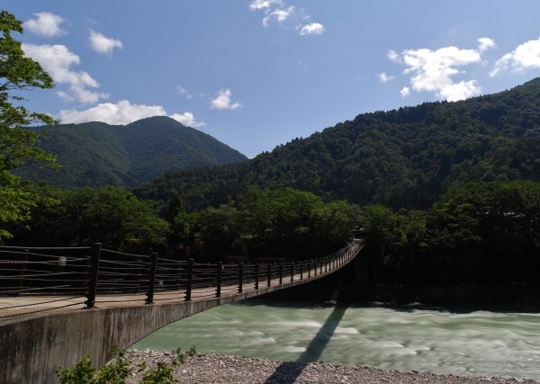 白川郷「であい橋」世界遺産へと続く美しき吊り橋の魅力